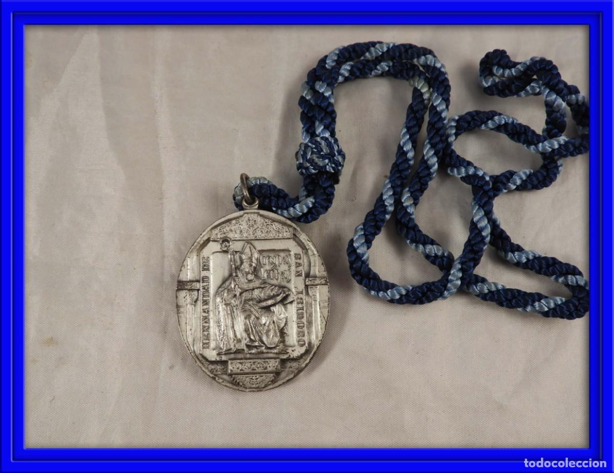 Antig&uuml;edades: MEDALLA DE LA HERMANDAD DE SAN ISIDRO CON CORDON - Foto 1