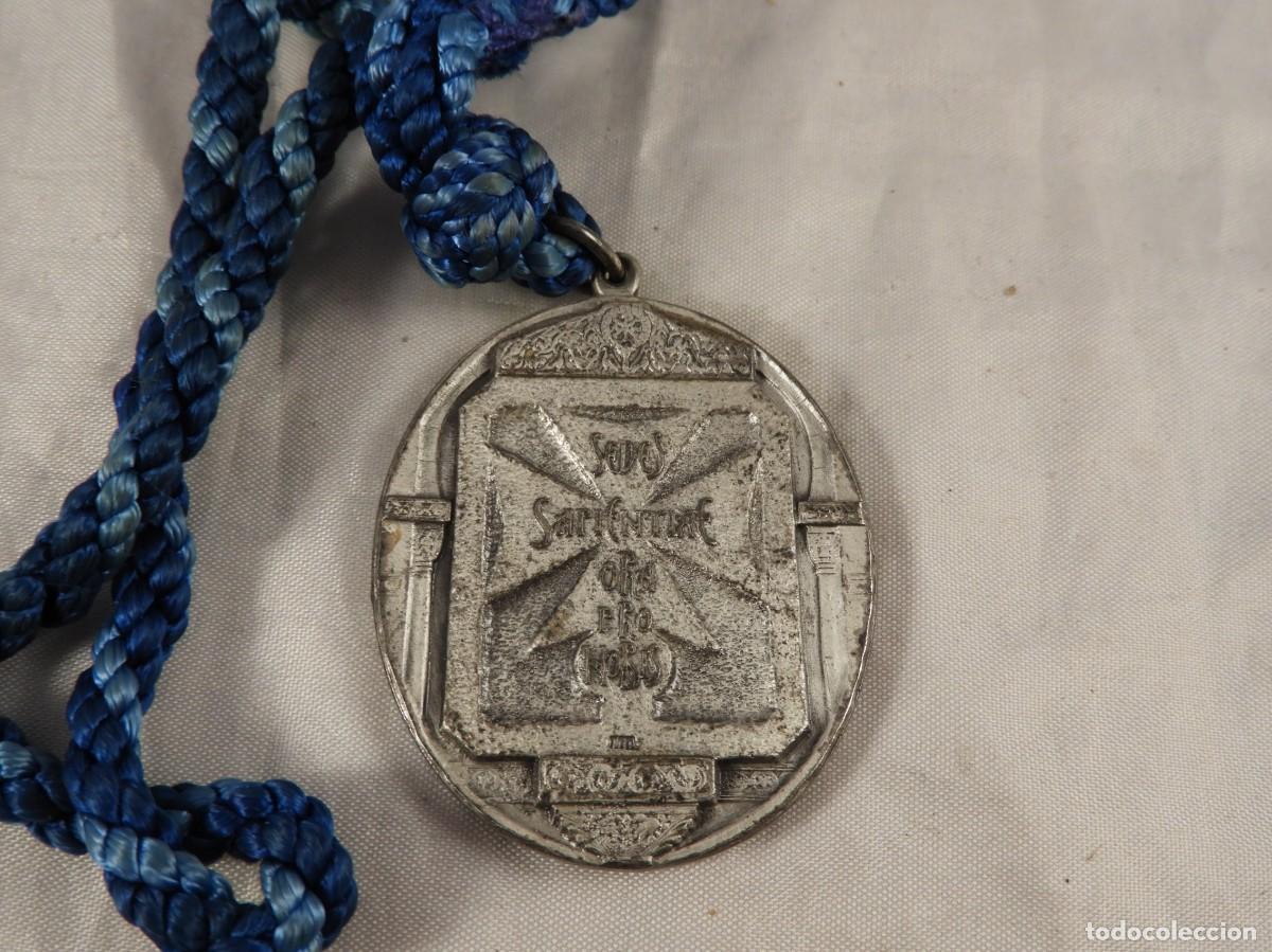 Antig&uuml;edades: MEDALLA DE LA HERMANDAD DE SAN ISIDRO CON CORDON - Foto 3