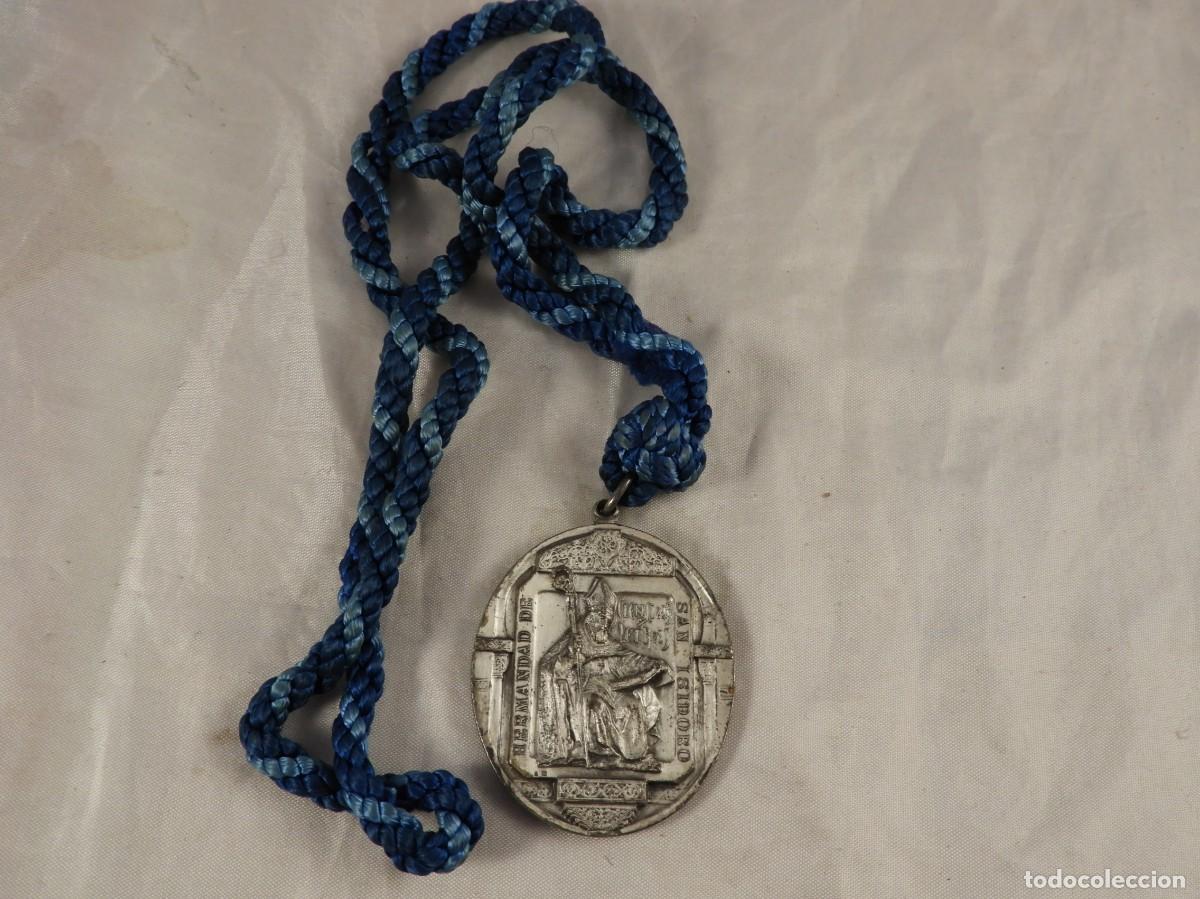Antig&uuml;edades: MEDALLA DE LA HERMANDAD DE SAN ISIDRO CON CORDON - Foto 4