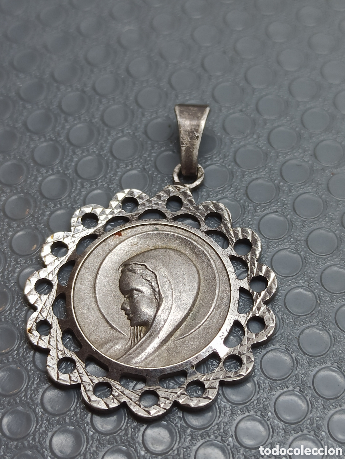 Antig&uuml;edades: Medalla religiosa en plata de ley - Foto 2