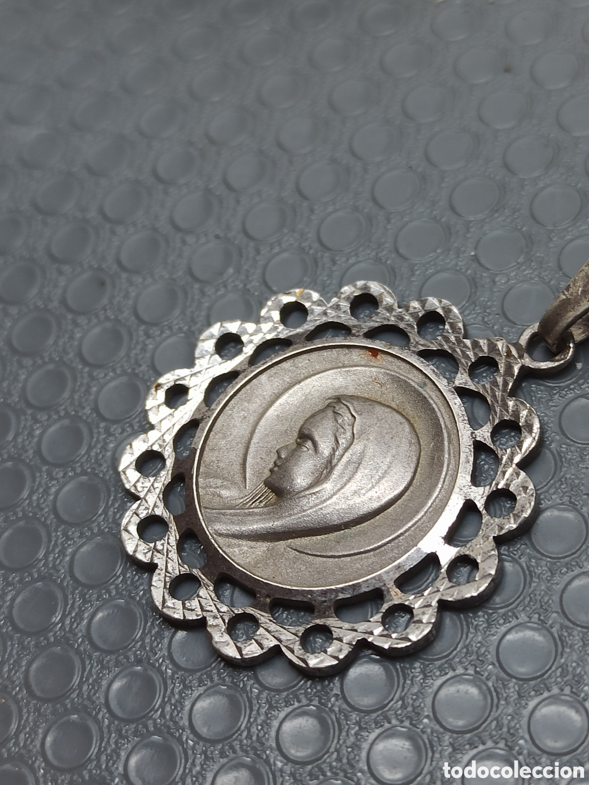 Antig&uuml;edades: Medalla religiosa en plata de ley - Foto 4