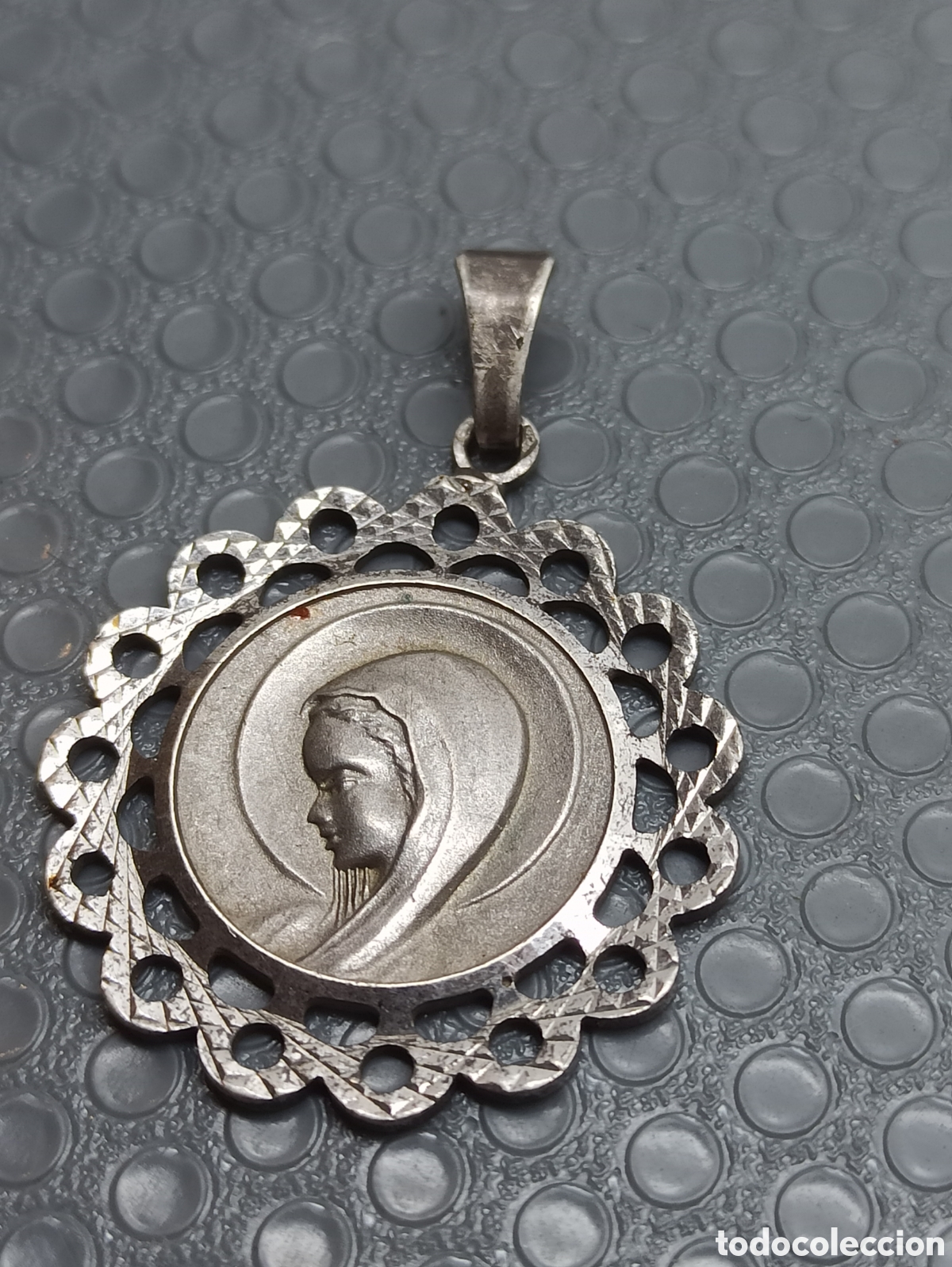 Antig&uuml;edades: Medalla religiosa en plata de ley - Foto 1