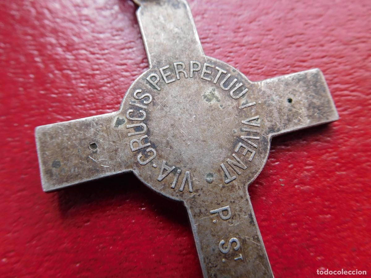 Antig&uuml;edades: Cruz antigua de bronce plateado - Foto 5