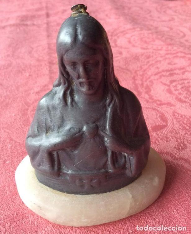Antiques: Antigua Imagen del Sagrado Corazón de estaño con base de mármol Altura 10 cm