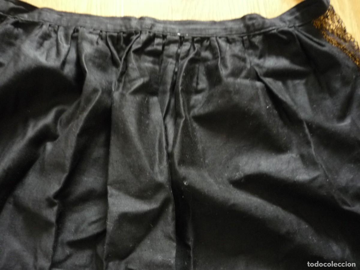 Antig&uuml;edades: Delantal negro con puntilla - Foto 6
