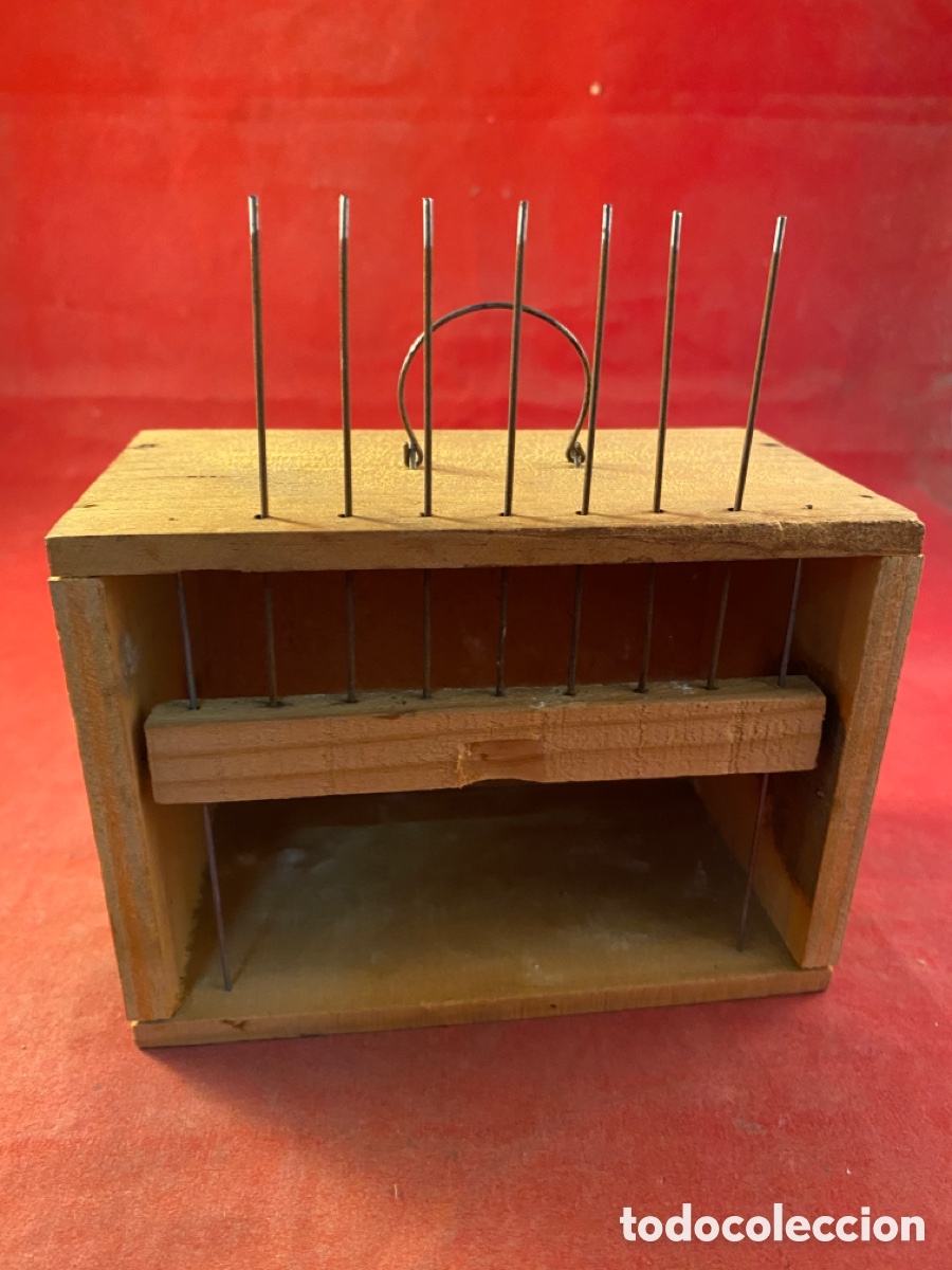 Antig&uuml;edades: Peque&ntilde;a jaula de madera - Foto 3