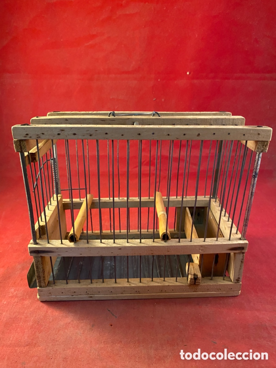 Antig&uuml;edades: Peque&ntilde;a jaula pajarera de madera - Foto 3
