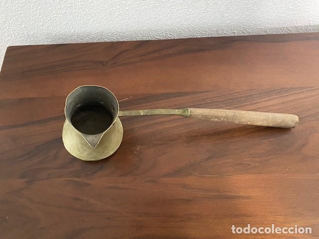 Antig&uuml;edades: antiguo cacillo lat&oacute;n - Foto 2