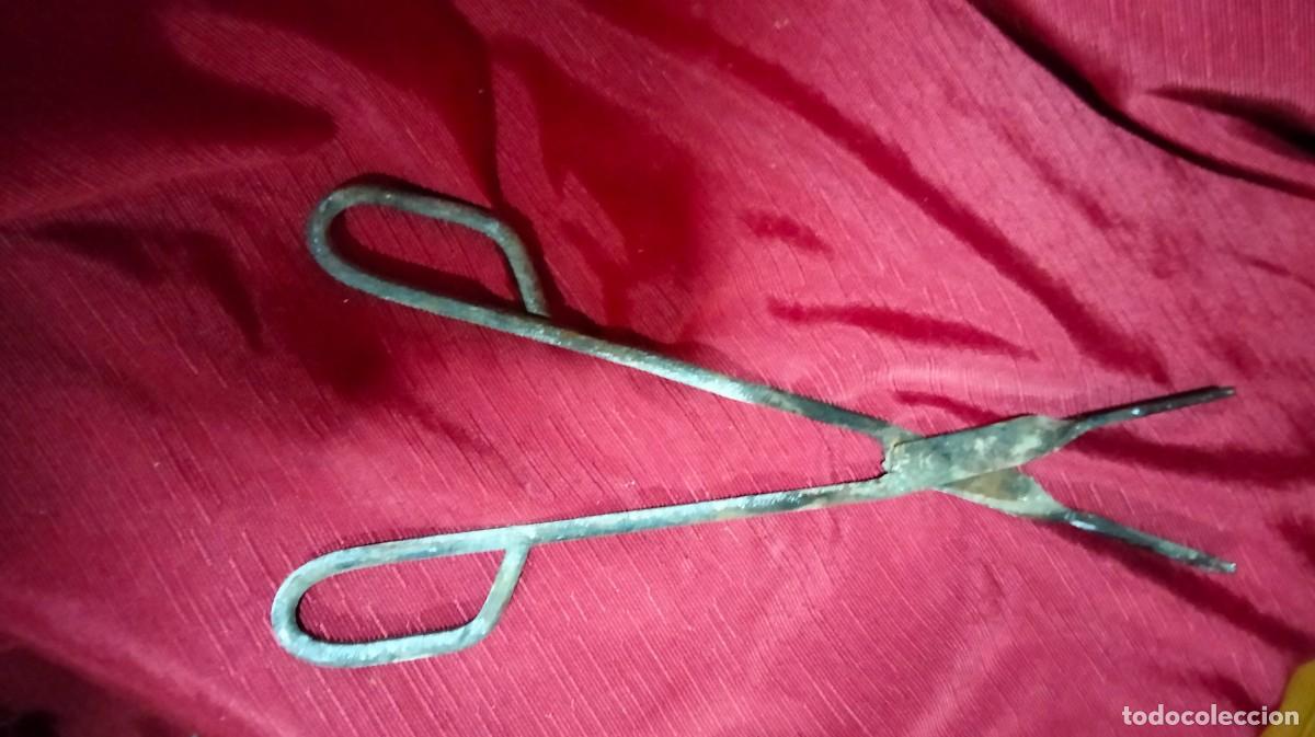 Antig&uuml;edades: pinza para chimenea - Foto 2