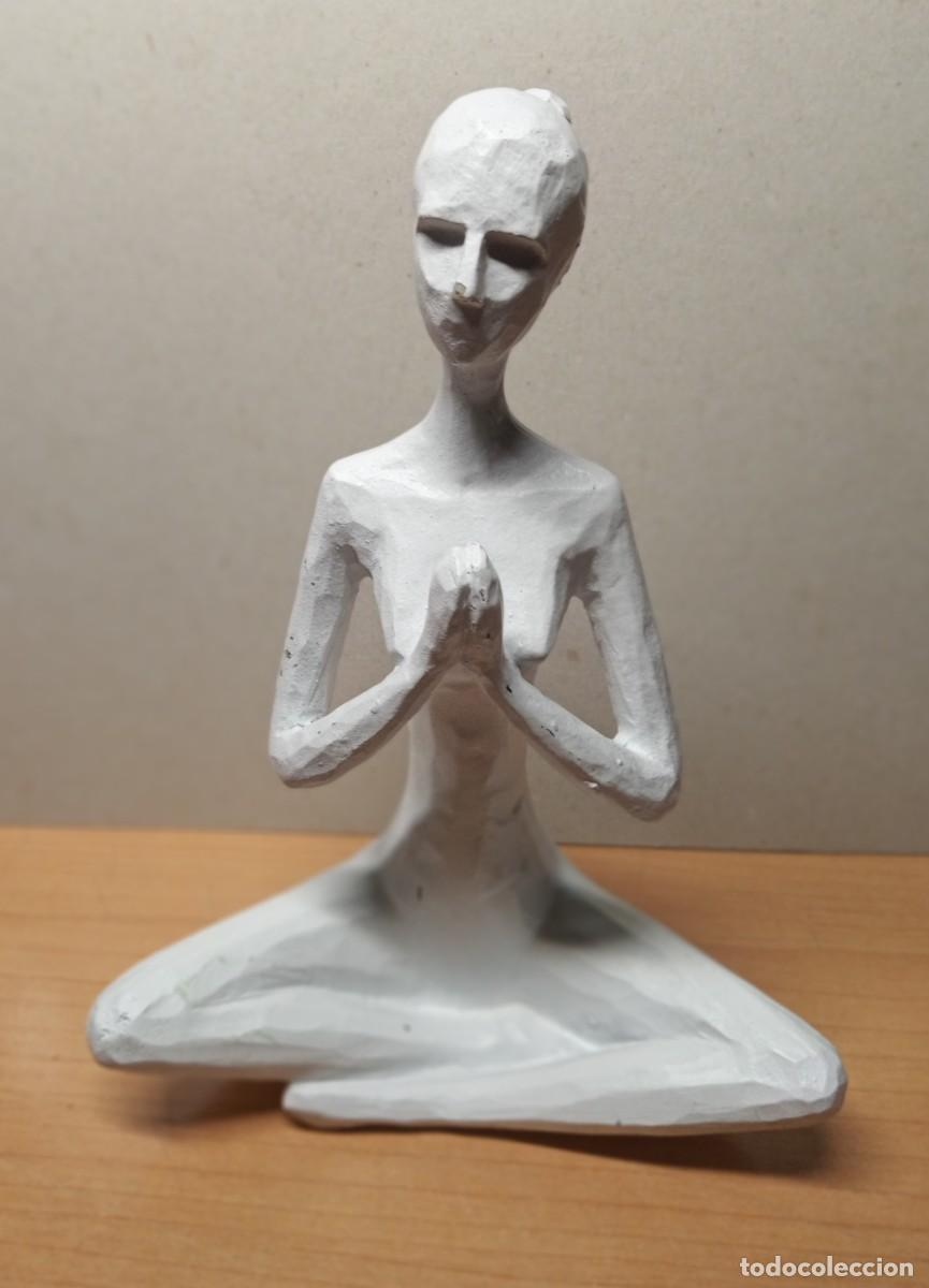 Oggetti Antichi: Figura de yeso chica meditando