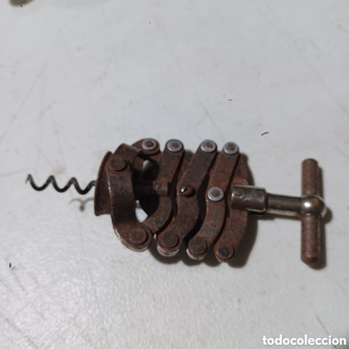 Antig&uuml;edades: Antiguo sacacorchos muelle extensible - Foto 1