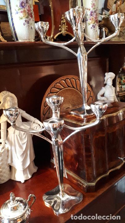 Antig&uuml;edades: Pareja de candelabros de alpaca. - Foto 2