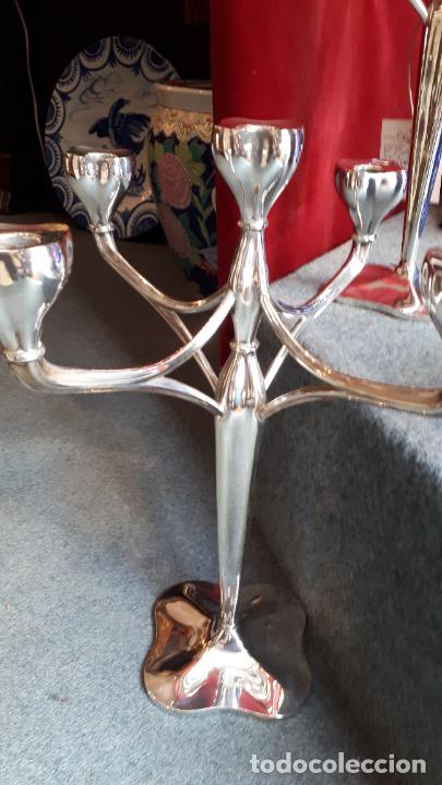 Antig&uuml;edades: Pareja de candelabros de alpaca. - Foto 8