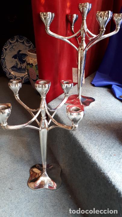 Antig&uuml;edades: Pareja de candelabros de alpaca. - Foto 1