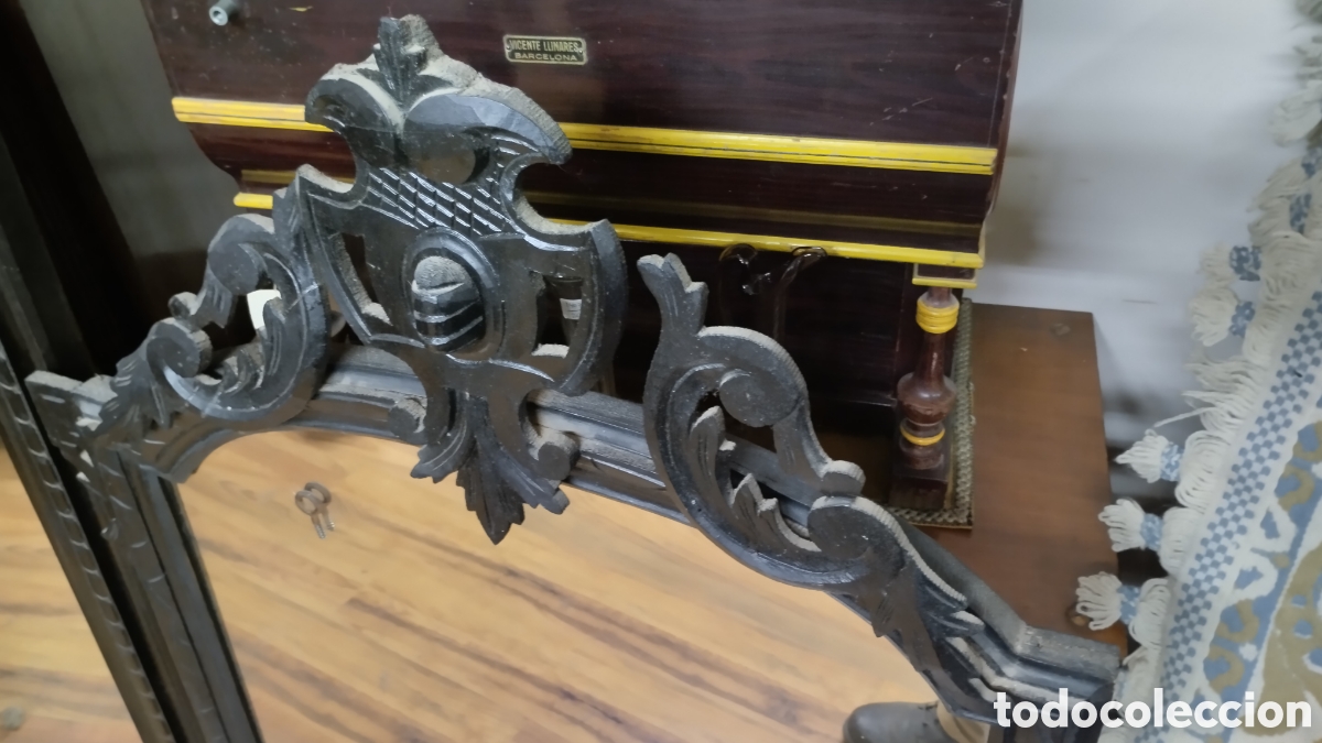 Antig&uuml;edades: Espejo con copete en madera ebonizada. 133x76 cms. - Foto 5