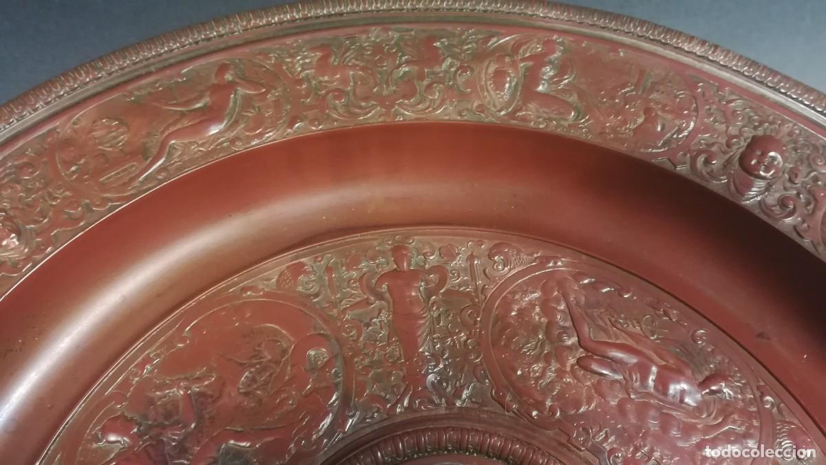 Antig&uuml;edades: CENTRO DE MESA TROFEO PLATO DE CALAMINA Y LATON - Foto 8