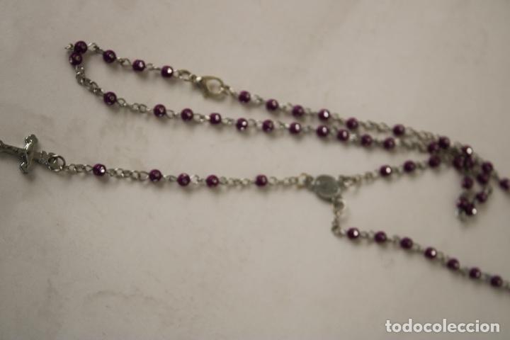 Antig&uuml;edades: collar rosario de plastico y cristal - Foto 3