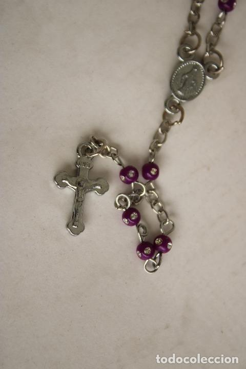 Antig&uuml;edades: collar rosario de plastico y cristal - Foto 5