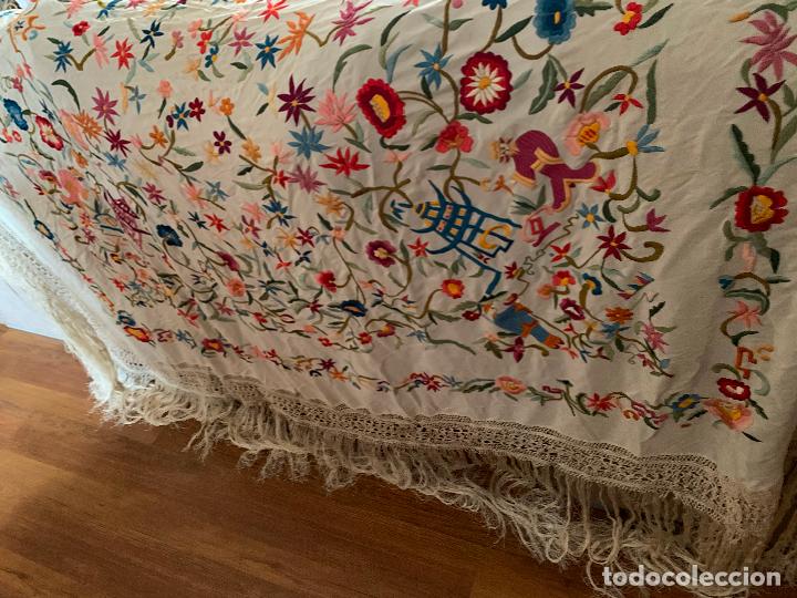 Antig&uuml;edades: Manton antiguo bordado - Foto 6