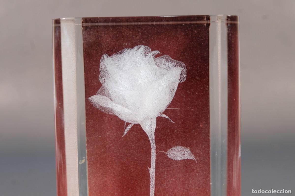 Antig&uuml;edades: Bloque de cristal con rosa tallada en el interior - Foto 7