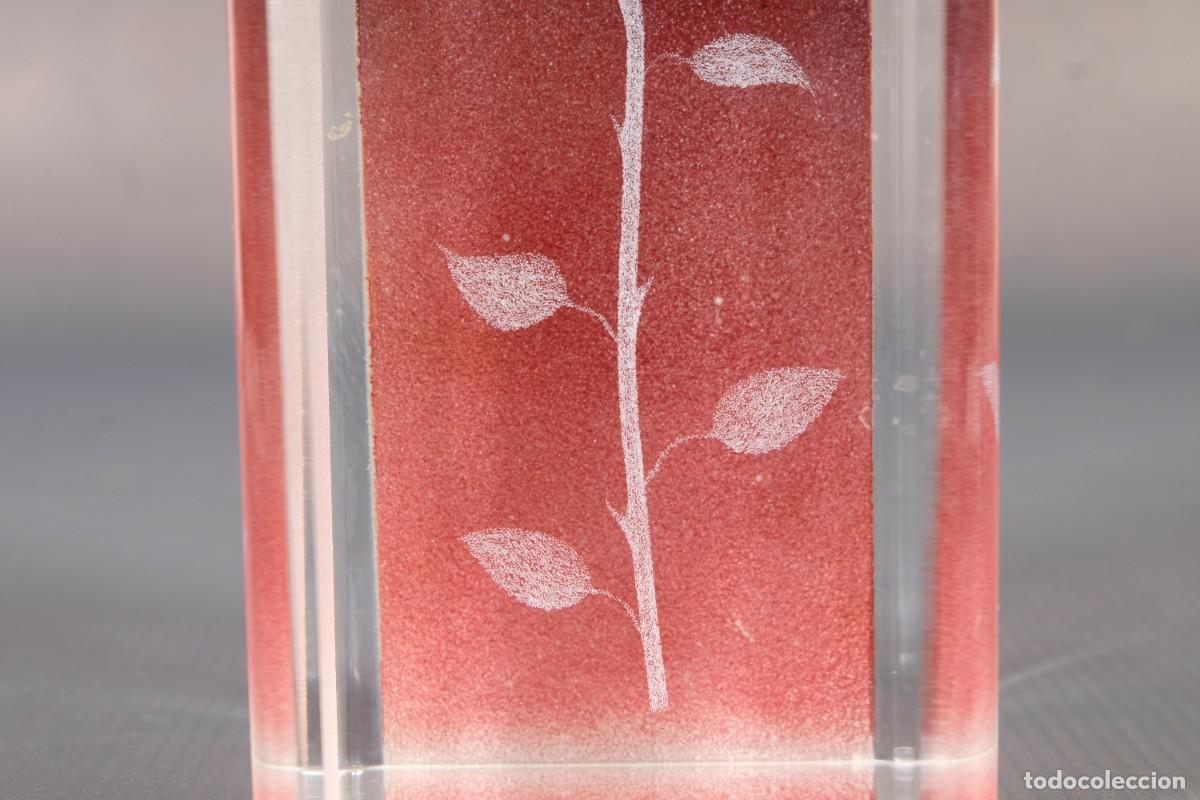 Antig&uuml;edades: Bloque de cristal con rosa tallada en el interior - Foto 8
