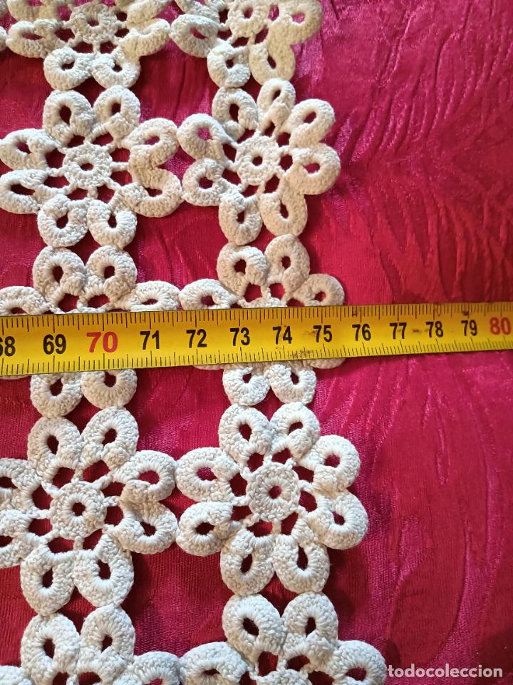 Antig&uuml;edades: Tapete blanco antiguo troquelado forma rectangular con flores - Foto 8