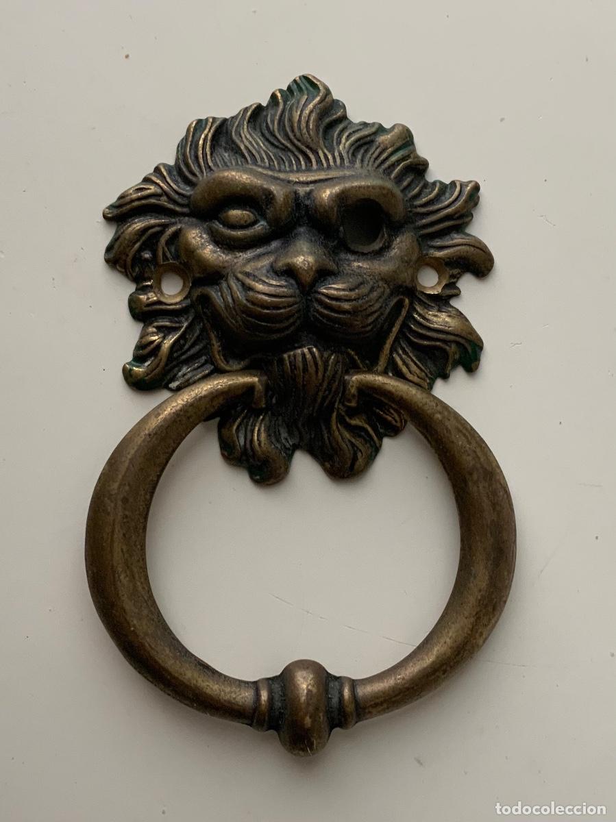 Antig&uuml;edades: PEQUE&Ntilde;A ALDABA BRONCE LEON, LLAMADOR - Foto 1