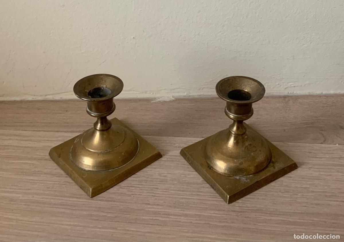 Antig&uuml;edades: PAREJA ANTIGUOS PORTA VELAS LAT&Oacute;N DORADO