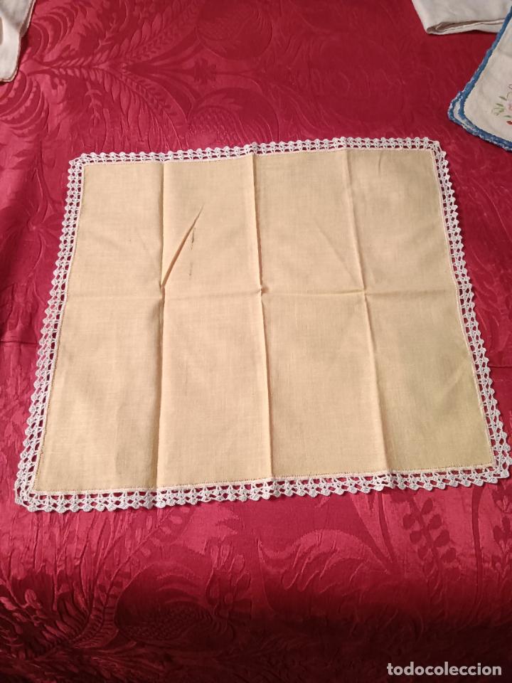 Antig&uuml;edades: Pa&ntilde;uelo antiguo amarillo y blanco puntilla de algod&oacute;n a ganchillo rectangular a&ntilde;os 60 - Foto 2