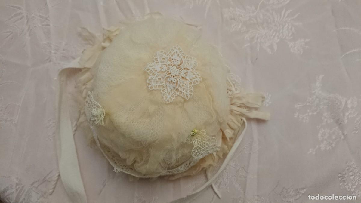 Antig&uuml;edades: GORRO DE BEB&Eacute; DE CEREMONIA O DE CRISTIANAR - Foto 3