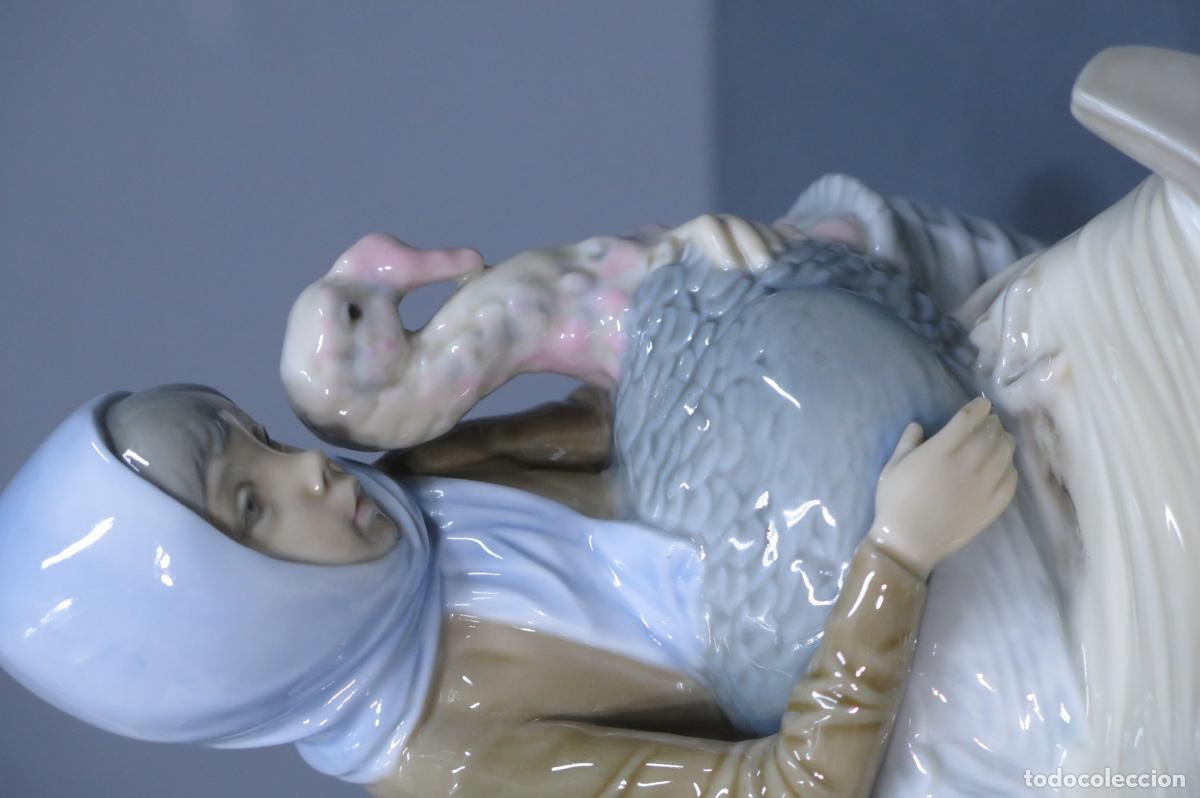 Antig&uuml;edades: NI&Ntilde;A CON PAVO. LLADRO - Foto 2
