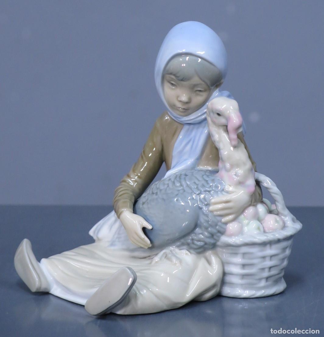 Antig&uuml;edades: NI&Ntilde;A CON PAVO. LLADRO - Foto 1