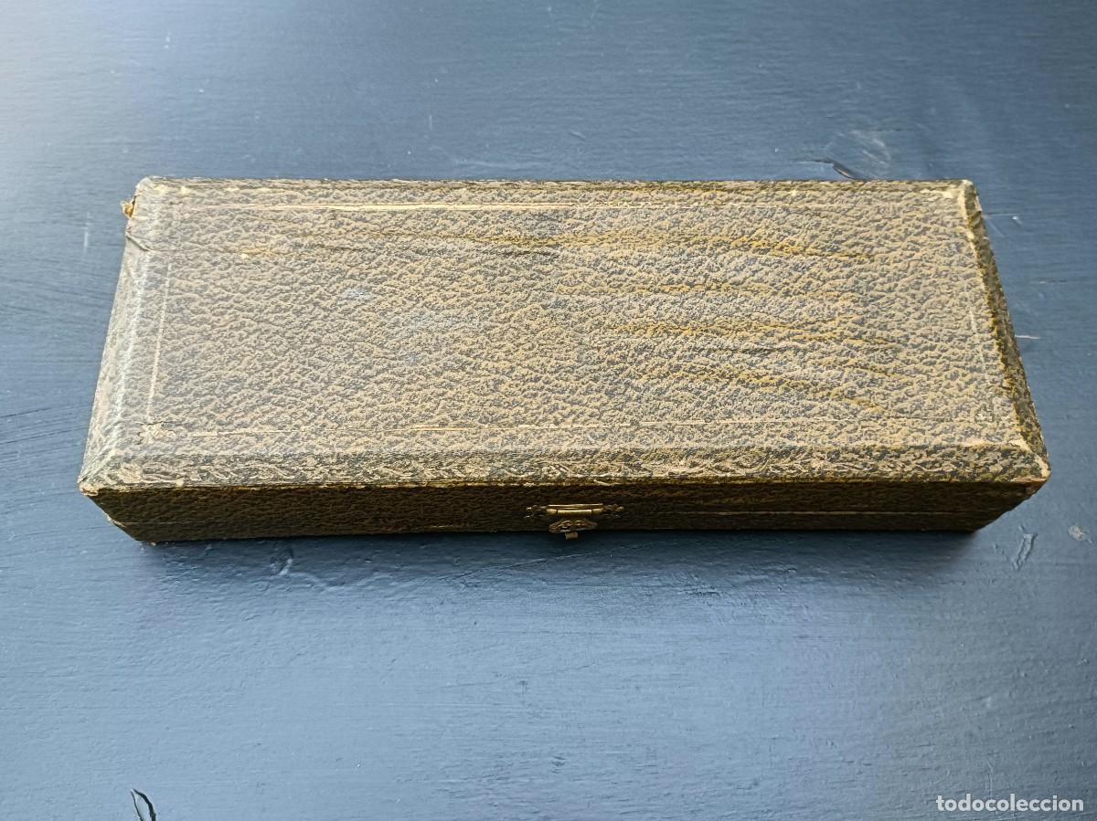 Antig&uuml;edades: Antiguos dos cubiertos en estuche con marcaje - Foto 9