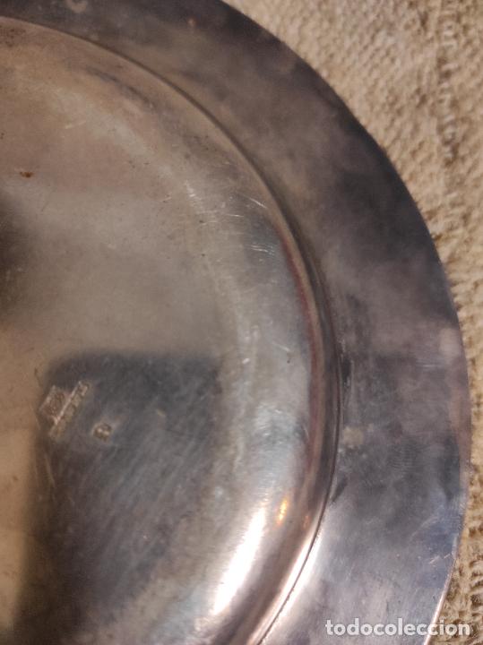 Antig&uuml;edades: plato de metal - Foto 2