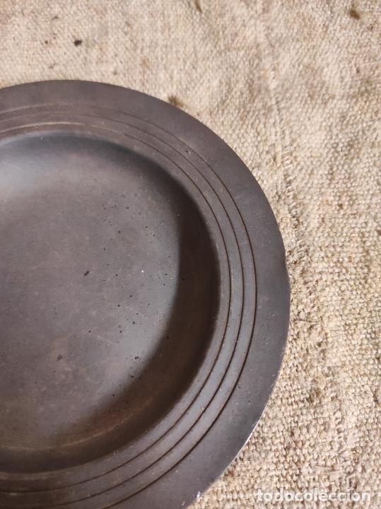 Antig&uuml;edades: plato de metal - Foto 4