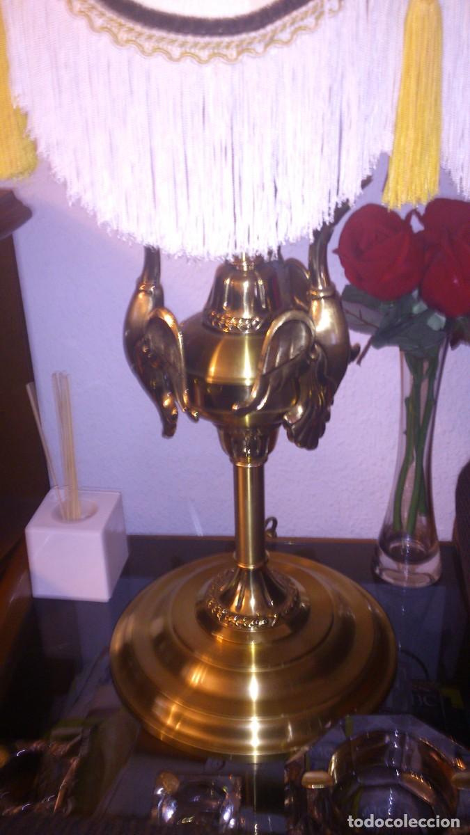 Antig&uuml;edades: L&aacute;mpara de bronce con pantalla en seda y flecos - Foto 2