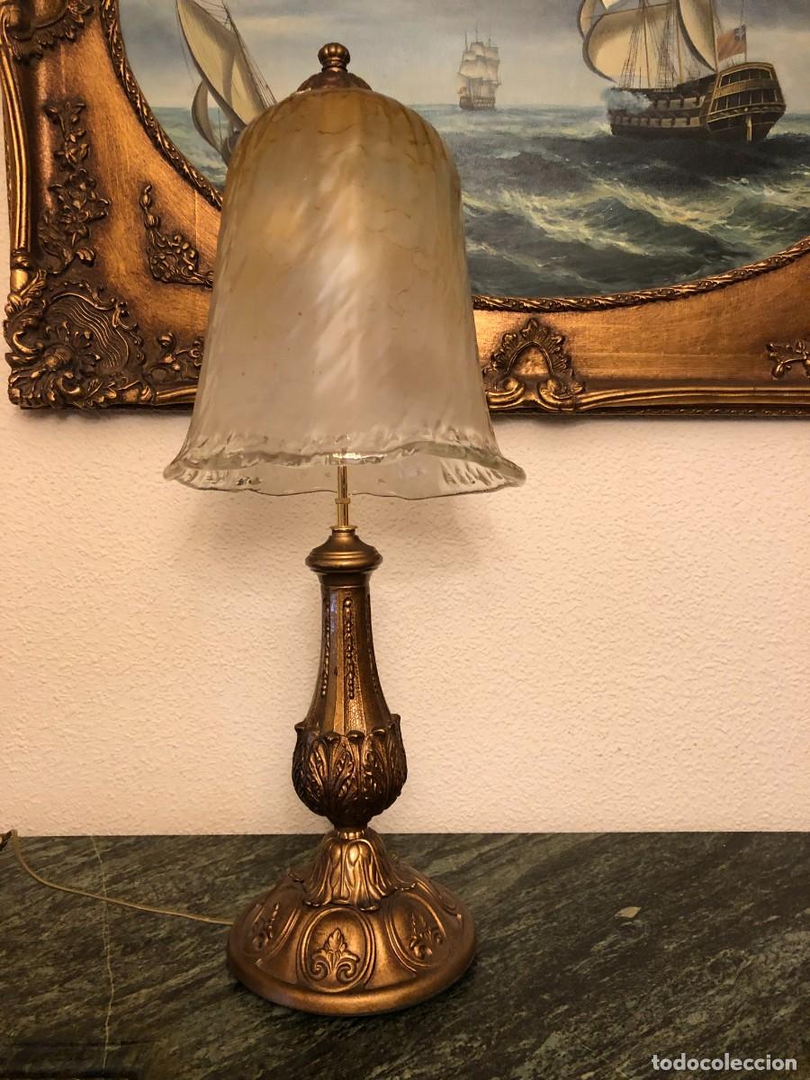 Antig&uuml;edades: L&aacute;mpara en bronce con tulipa de cristal - Foto 1