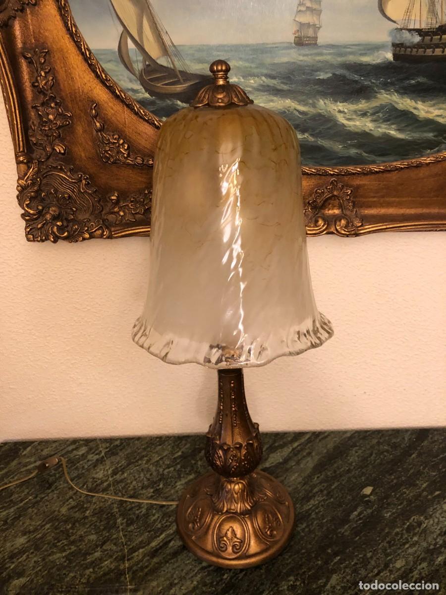 Antig&uuml;edades: L&aacute;mpara en bronce con tulipa de cristal - Foto 2