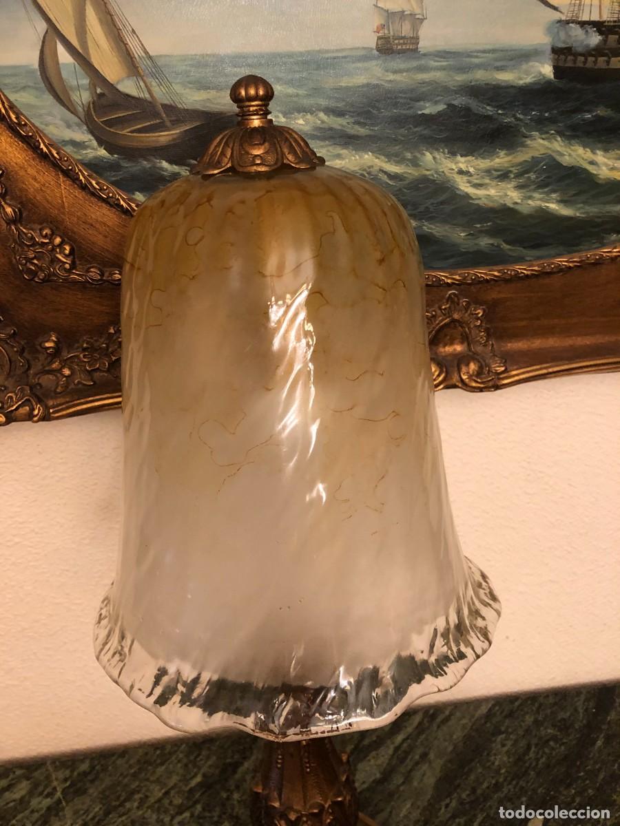 Antig&uuml;edades: L&aacute;mpara en bronce con tulipa de cristal - Foto 6