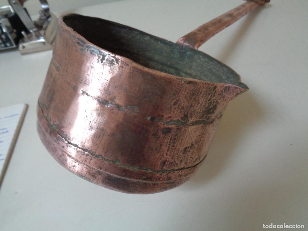Antig&uuml;edades: antiqu&iacute;simo cazo de cobre con mango de cobre - Foto 2