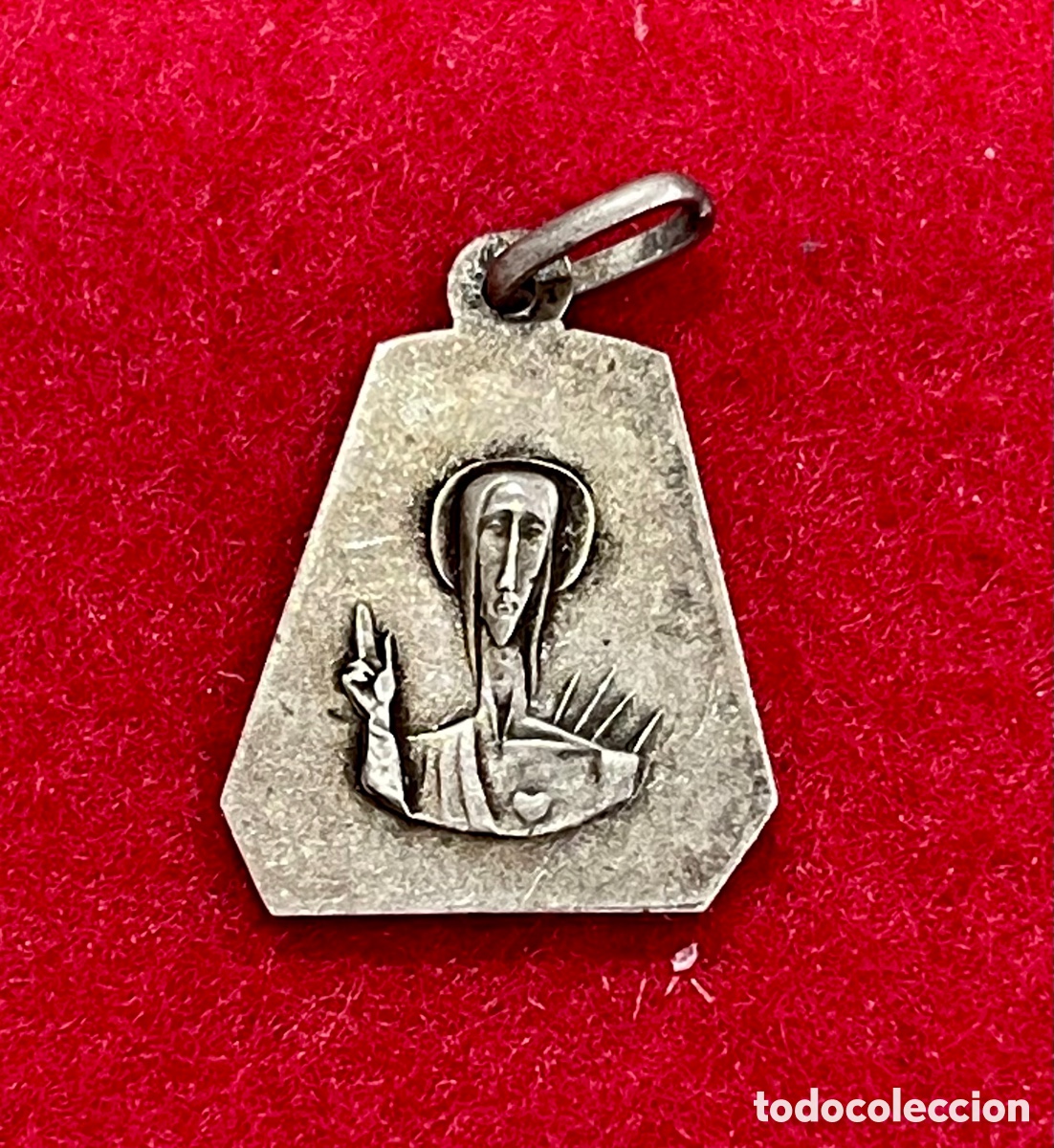 Antig&uuml;edades: Medalla en plata de ley de la virgen de Nuria. - Foto 2