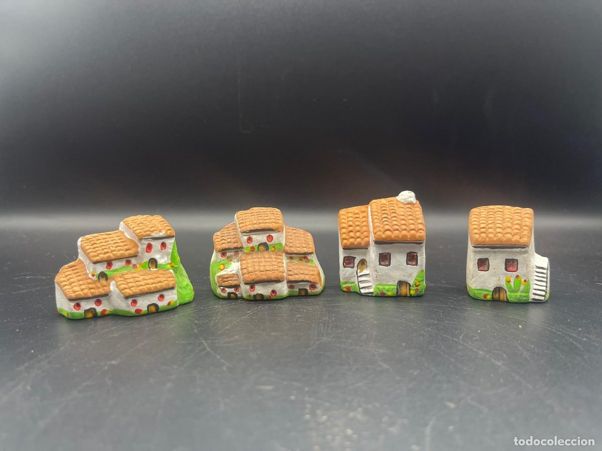 Antig&uuml;edades: JUEGO DE CASITAS DE ARCILLA - Foto 2