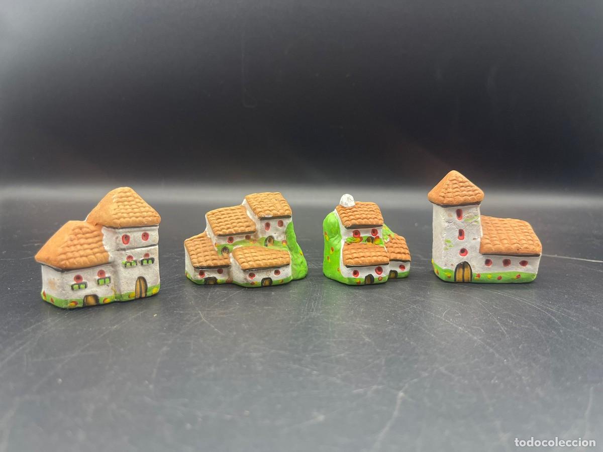 Antig&uuml;edades: JUEGO DE 4 CASITAS DE ARCILLA - Foto 1
