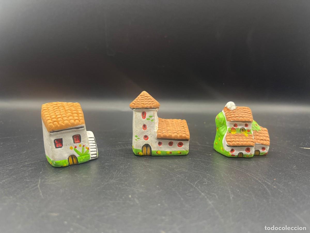 Antig&uuml;edades: JUEGO DE 3 CASITAS DE ARCILLA - Foto 2