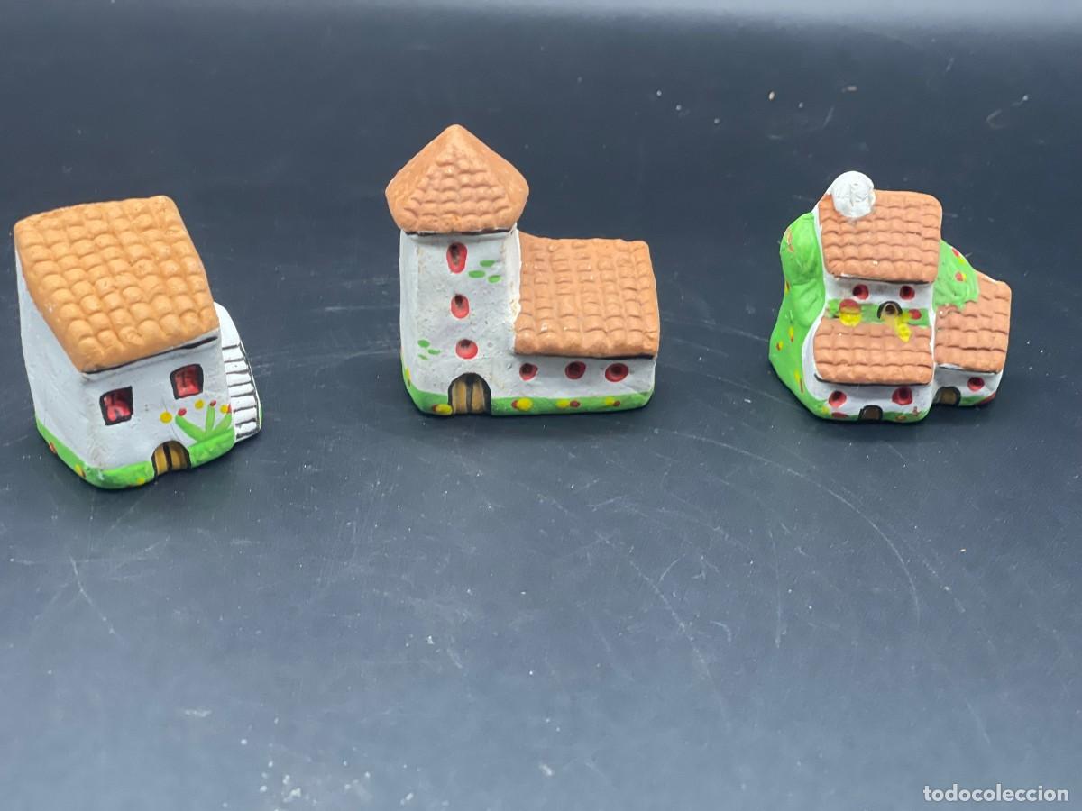 Antig&uuml;edades: JUEGO DE 3 CASITAS DE ARCILLA - Foto 3