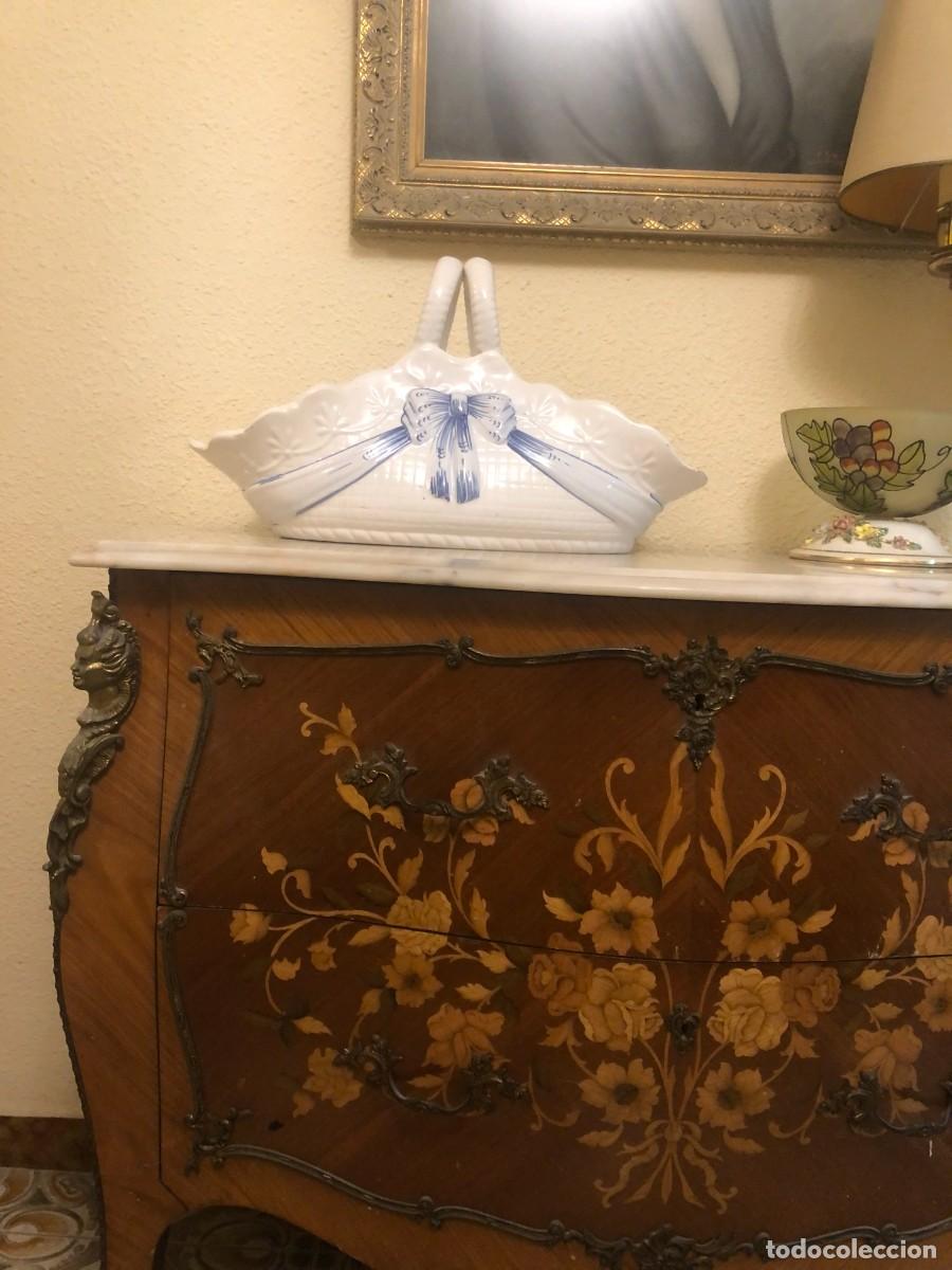 Antig&uuml;edades: Bonito centro de porcelana - Foto 4