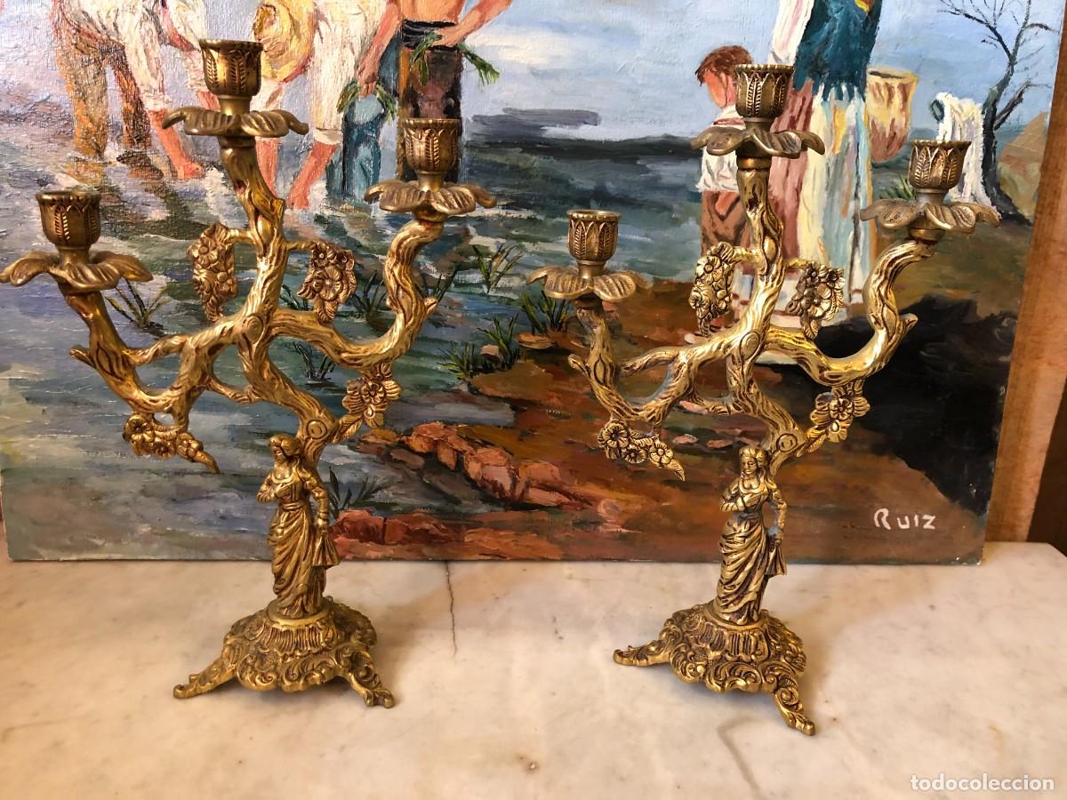 Antig&uuml;edades: Peque&ntilde;a pareja de candelabros en bronce - Foto 1