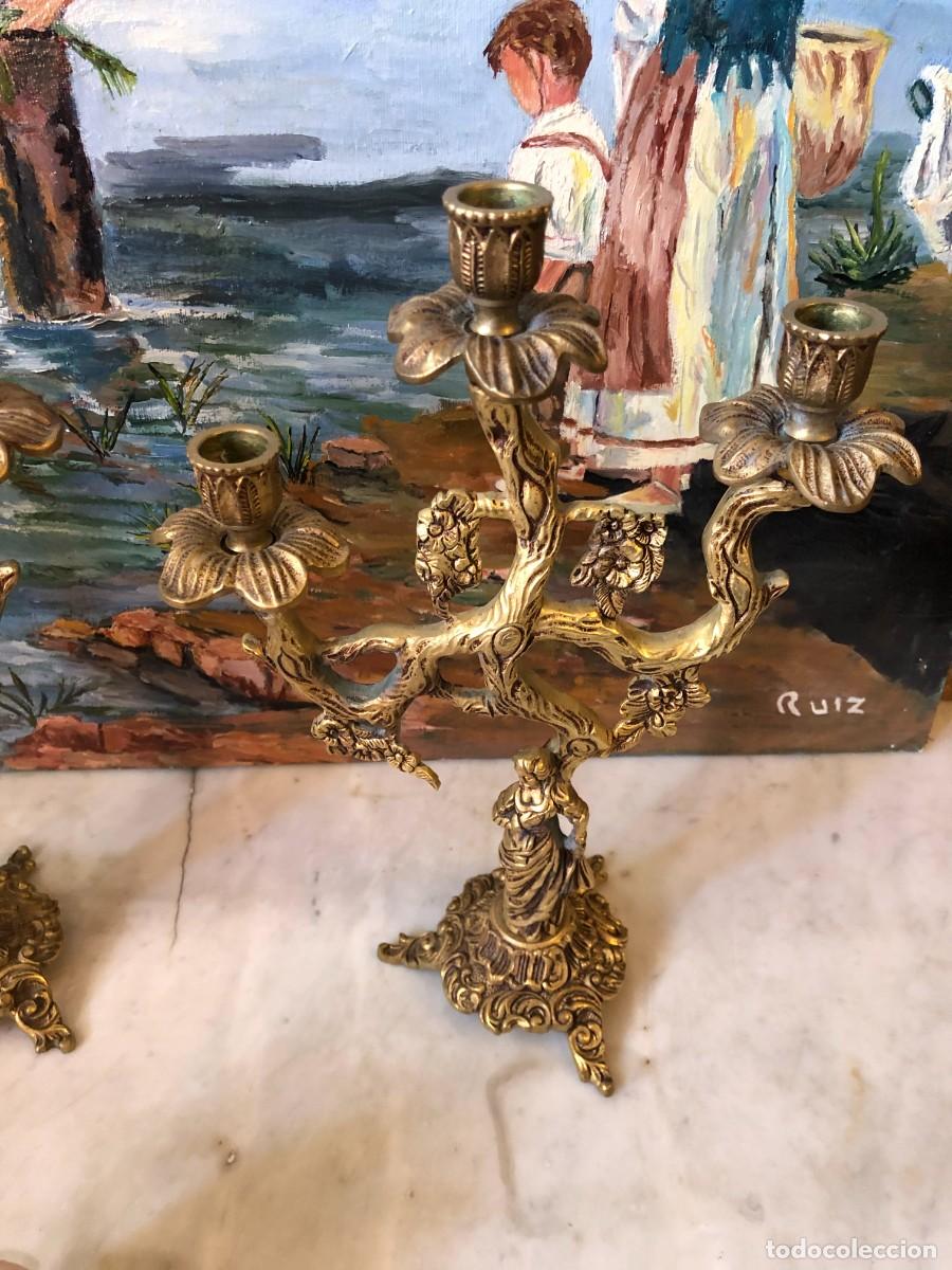 Antig&uuml;edades: Peque&ntilde;a pareja de candelabros en bronce - Foto 3