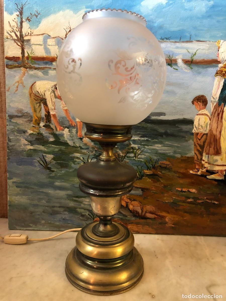 Antig&uuml;edades: Quinqu&eacute; plateado con tulipa de cristal - Foto 2