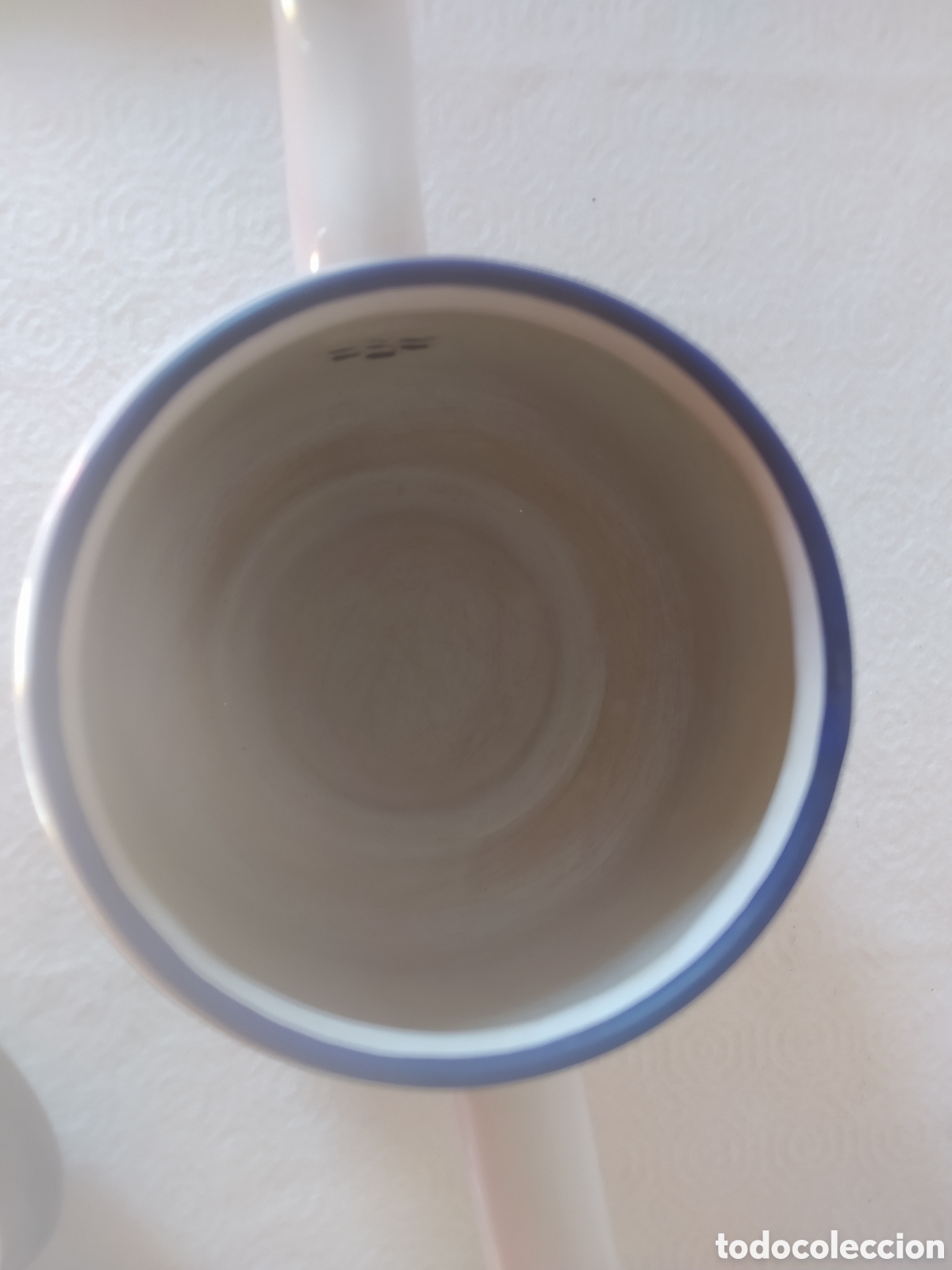 Antig&uuml;edades: Cafetera de hierro esmaltada en blanco y azul decorada - Foto 5